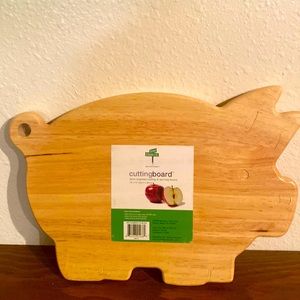 Kitchen District-Wooden Pig Cutting Board 10”x14”